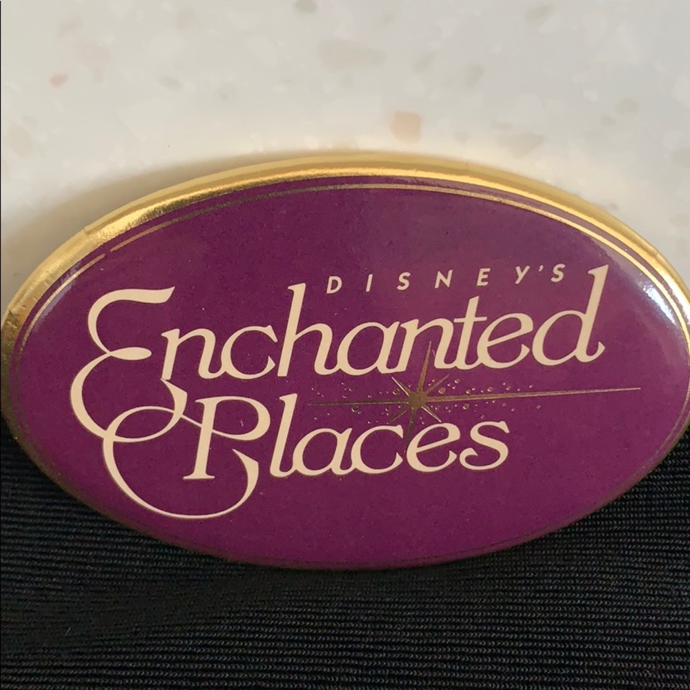 WDCC 1990’s Disney’s Enchanted Places Pin - Picture 2 of 5